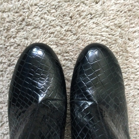 Glossed Faux Crocodile Platform Ankle Boots - Picture 15 of 16